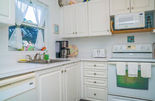 Seven Mile Beach House | Harbour Heights #28 Seven Mile Beach, Second floor 2 Bed, 2.5 Bath Townhouse