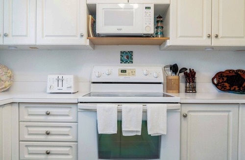Seven Mile Beach House | Harbour Heights #28 Seven Mile Beach, Second floor 2 Bed, 2.5 Bath Townhouse