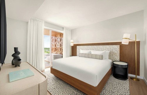 George Town Hotel | Island Stay Near Snorkeling, Shopping & Waterfront Dining