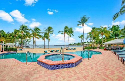 Rum Point Apartment | Kaibo Yacht Club 2 Bdr Beachfront Condo Hot Tub and Pool