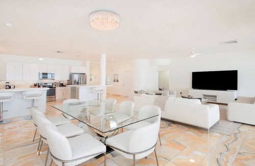 Seven Mile Beach Condo | Laguna Del Mar #15