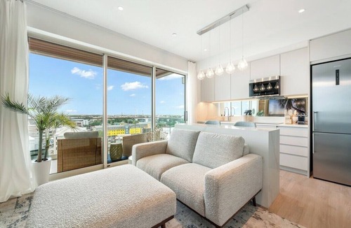 George Town Apartment | Luxury 1BR Residence at One GT · Rooftop Pool & Views