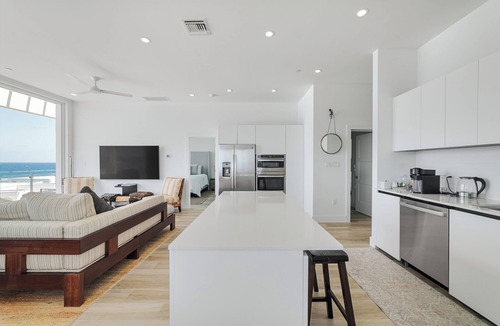 Northwest Point Condo | LUXURY 3 BED PENTHOUSE WITH SPECTACULAR SEA VIEWS NEAR AMAZING SHORE DIVING