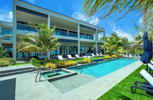 Bodden Town Condo | Luxury 4 Bedroom in Bodden Town
