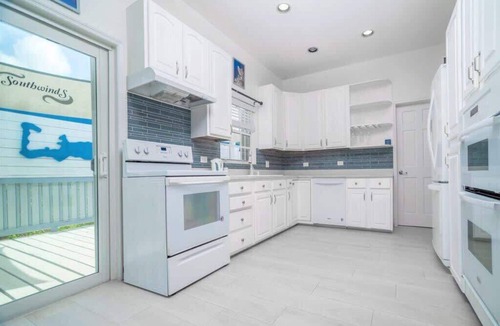 East End House | Luxury 5 Bdr Ocean View Home w/Pool + Hot Tub