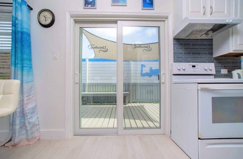 East End House | Luxury 5 Bdr Ocean View Home w/Pool + Hot Tub