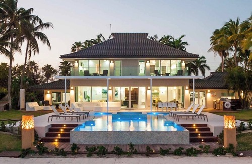 Bodden Town Villa | Luxury 6 Bedroom Villa on the Beach in Bodden Town