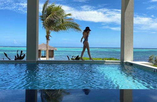 Bodden Town Villa | Luxury 7 Bedroom on Beach in Bodden Town