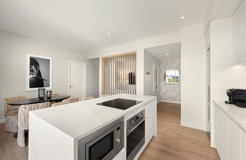 George Town Hotel | Modern & Spacious Suite in George Town | 0.2mi to Cayman National Museum