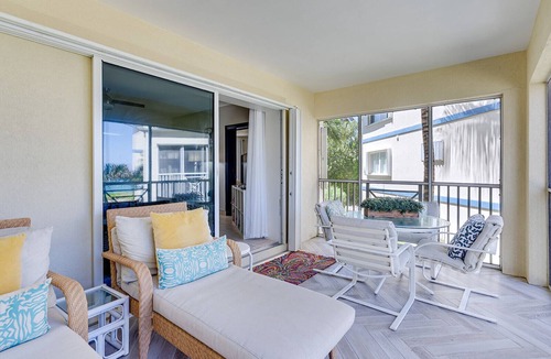 Rum Point Apartment | Ocean view 1BR, 1 min to beach, shared pool