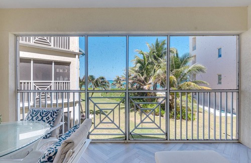 Rum Point Apartment | Ocean view 1BR, 1 min to beach, shared pool