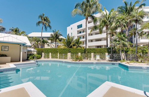 Rum Point Apartment | Ocean view 1BR, 1 min to beach, shared pool
