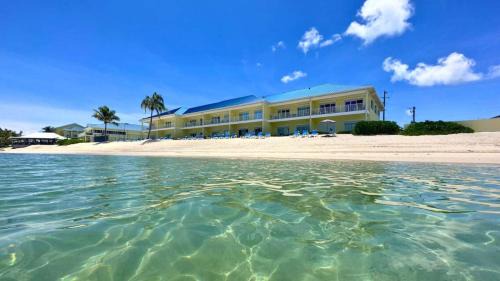 Colliers Bay House | Oceanfront Paradise East End 2BR Oceanview Condo, Pools, Beach & Resort Amenities