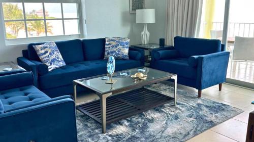 Colliers Bay House | Oceanfront Paradise East End 2BR Oceanview Condo, Pools, Beach & Resort Amenities