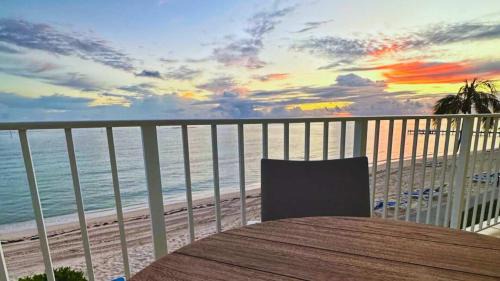 Colliers Bay House | Oceanfront Paradise East End 2BR Oceanview Condo, Pools, Beach & Resort Amenities