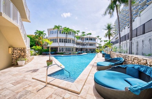 Seven Mile Beach Condo | Perfect Sunsets at Poinsettia Condo 7 Mile