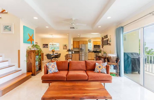 Savannah House | Pig's Leap. Tranquil 4-bedroom house with AC in charming Savannah