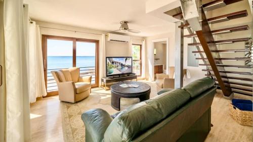 Northwest Point House | Seven Mile View #1 - 2 BR Oceanfront Condo & Pool