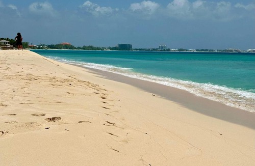 Northwest Point House | Seven Mile View #1 - 2 BR Oceanfront Condo & Pool