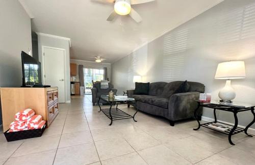 Seven Mile Beach House | Snug Harbour View #4 - 1BR Canal Front Condo by Seven Mile Beach