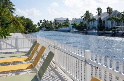 Seven Mile Beach House | Snug Harbour View #4 - 1BR Canal Front Condo by Seven Mile Beach