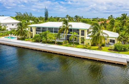 Seven Mile Beach House | Snug Harbour View #4 - 1BR Canal Front Condo by Seven Mile Beach