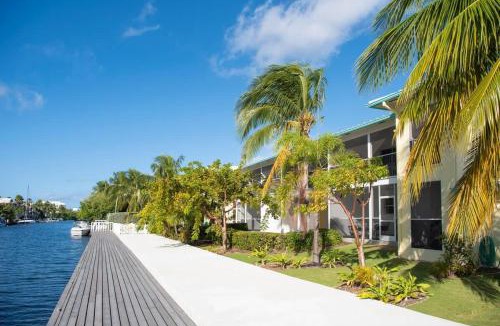 Seven Mile Beach House | Snug Harbour View Condo #6