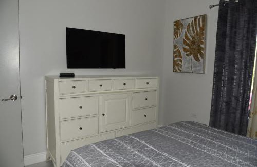 George Town House | SuiteSpot At Bougain Villa