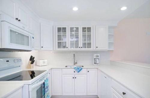Seven Mile Beach Condo | Sundowner is a beautifully decorated condo on 7MB with the best sunset views