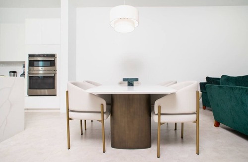 West Bay Condo | The Meadows Luxury 3 Bdrm Townhouse with Pool and Gym