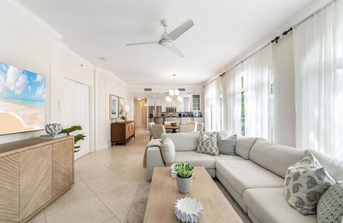 Seven Mile Beach Villa | The Meridian, Villa 7, Ocean Front, Second floor, 3BR/3B, fully equipped.