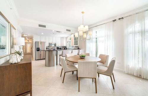 Seven Mile Beach Villa | The Meridian, Villa 7, Ocean Front, Second floor, 3BR/3B, fully equipped.