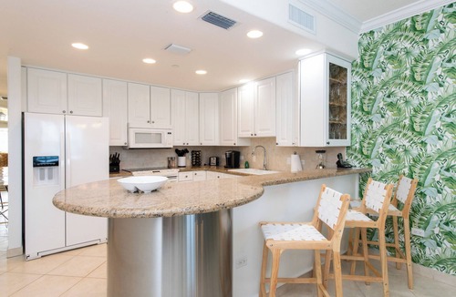 Seven Mile Beach Villa | The Meridian, Villa 9, Second floor 3BR/3B, Oceanfront, fully equipped.
