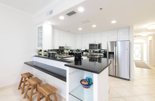 Seven Mile Beach Villa | The Meridian, Villa 10, Second floor, 3BR, 3B, Oceanfront, fully equipped.