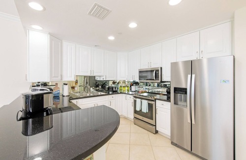 Seven Mile Beach Villa | The Meridian, Villa 10, Second floor, 3BR, 3B, Oceanfront, fully equipped.