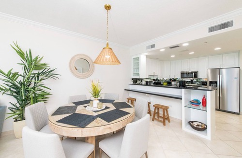 Seven Mile Beach Villa | The Meridian, Villa 10, Second floor, 3BR, 3B, Oceanfront, fully equipped.