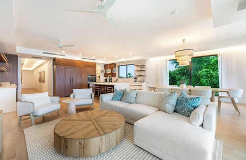 West Bay Condo | The Sands 4: 7Mile Beach Condo w/Rooftop Pool & Beach Deck