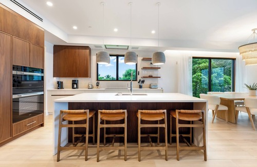 West Bay Condo | The Sands 4: 7Mile Beach Condo w/Rooftop Pool & Beach Deck