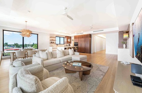 Seven Mile Beach Condo | The Sands 5: 7Mile Beach Condo w/Rooftop Pool & Beach Deck