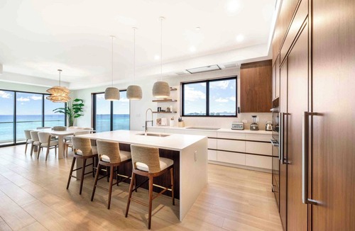 Seven Mile Beach Condo | The Sands 5: 7Mile Beach Condo w/Rooftop Pool & Beach Deck