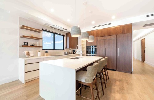 Seven Mile Beach Condo | The Sands 5: 7Mile Beach Condo w/Rooftop Pool & Beach Deck