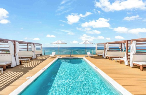 Seven Mile Beach Condo | The Sands 5: 7Mile Beach Condo w/Rooftop Pool & Beach Deck