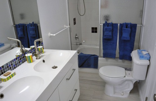 Bodden Town Apartment | Turtle Nest Inn, Ocean View Apt, Rental Car Included. Starting at 1199/week!