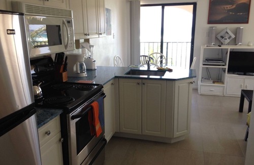 Bodden Town Apartment | Turtle Nest Inn, Prime Beachfront Apt, Car Included. Starting at 1399/week