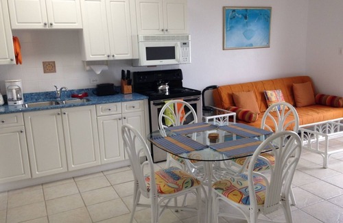 Bodden Town Apartment | Turtle Nest Inn, Prime Beachfront Apt, Car Included. Starting at 1399/week