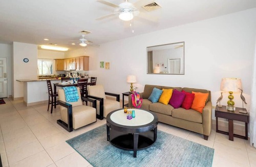Rum Point Condo | Waterfront Colonial Kai 2BR - Pool, Kayak & SUP