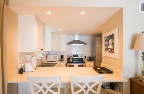 Seven Mile Beach Condo | White Sands 1-Beachfront Condo directly on 7 Mile Beach. Call Cayman Villas!
