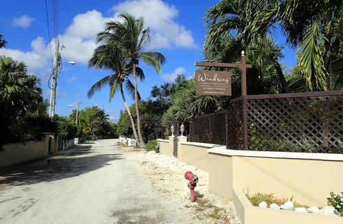 West Bay Condo | Windsong 1 Gorgeous Condo-4 UNIT COMPLEX-Boggy Sand Rd-gated access to SMB