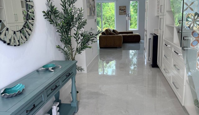 #3 2-bedroom condo in tranquil Savannah with cool AC breeze in Savannah