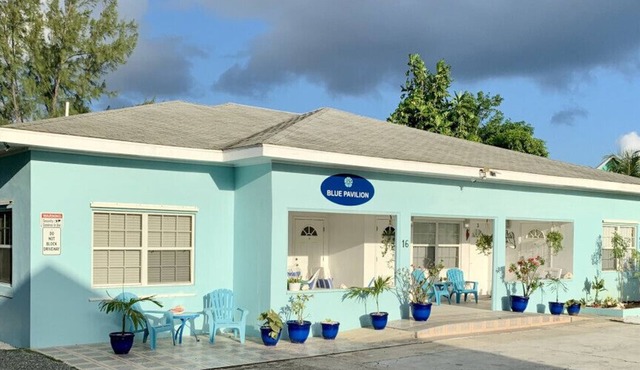 3-Suite Group Stay | Steps to Beach | Sleeps 13 | Special Offers
